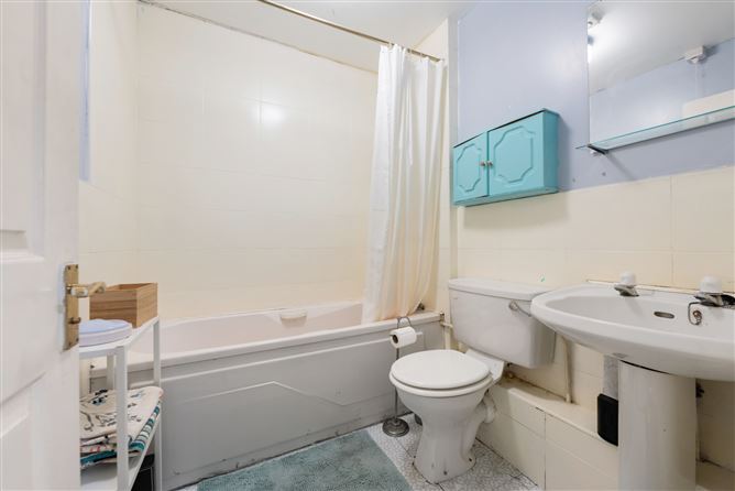 12 Castle Court, Main Street, Rathfarnham, Dublin 14
