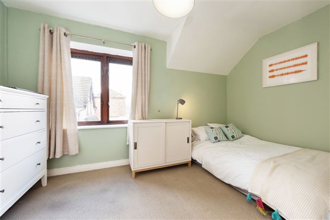 12 Castle Court, Main Street, Rathfarnham, Dublin 14