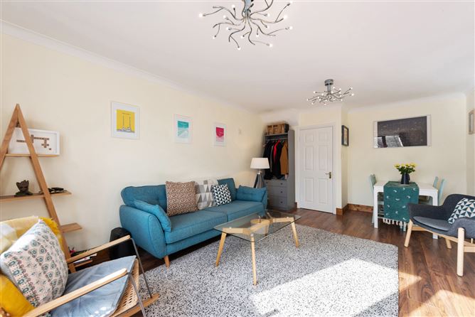 12 Castle Court, Main Street, Rathfarnham, Dublin 14