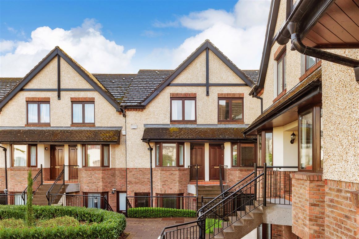 12 Castle Court, Main Street, Rathfarnham, Dublin 14