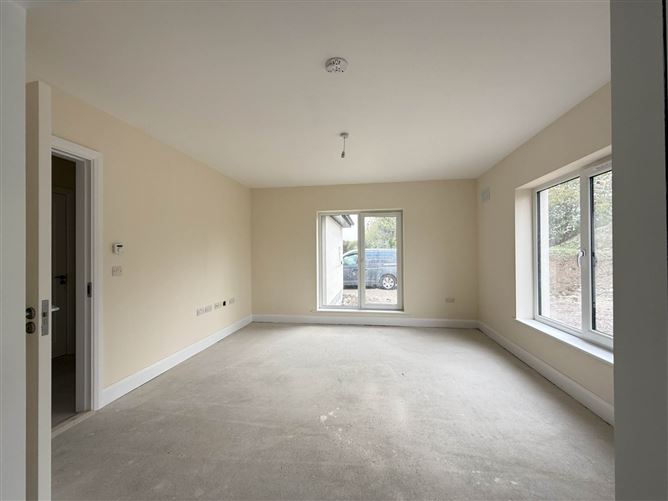 15 Roseville Crescent, Cahir, County Tipperary