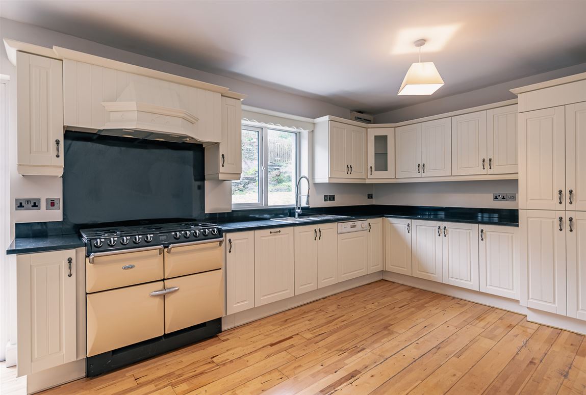 8 Oaklands, Kenmare, Co. Kerry 8 Oaklands, Kenmare, Co. Kerry
