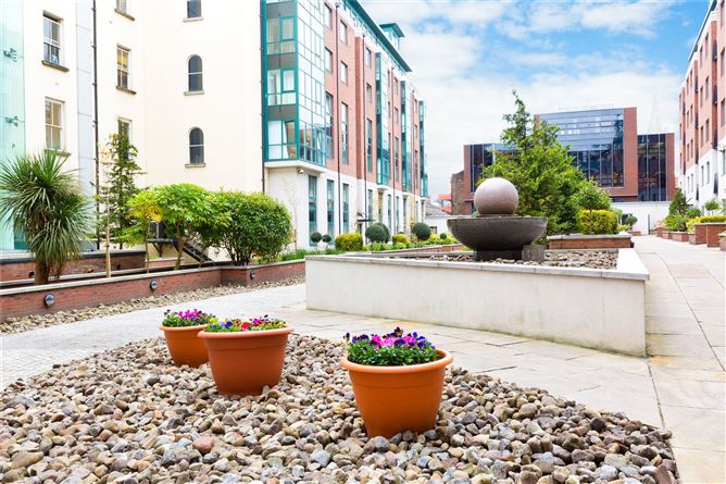 97 Adelaide Square, Whitefriar Street, Dublin 8