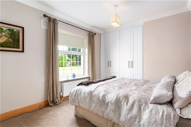 An Teach Bán, Lispopple Cross, Rolestown, Co. Dublin