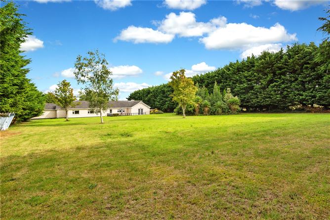 An Teach Bán, Lispopple Cross, Rolestown, Co. Dublin