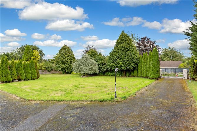 An Teach Bán, Lispopple Cross, Rolestown, Co. Dublin