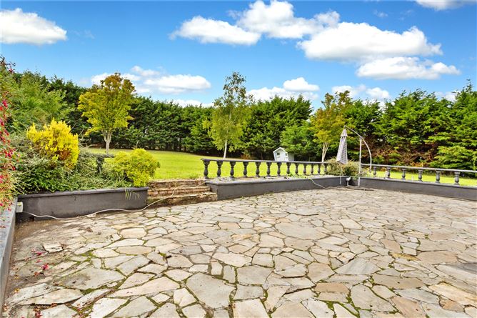 An Teach Bán, Lispopple Cross, Rolestown, Co. Dublin