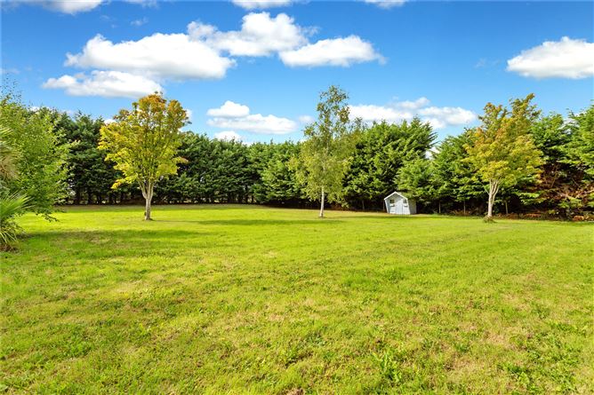 An Teach Bán, Lispopple Cross, Rolestown, Co. Dublin