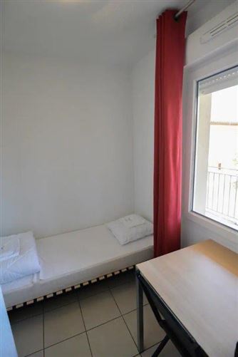 Private, Azille