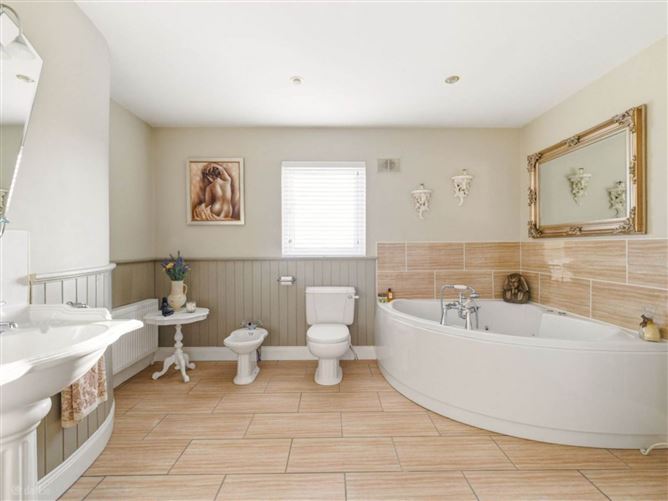 https://photos-a.propertyimages.ie/media/2/8/2/5010282/af34b5fa-9c19-4052-9aa8-eb177891e097_l.jpg
