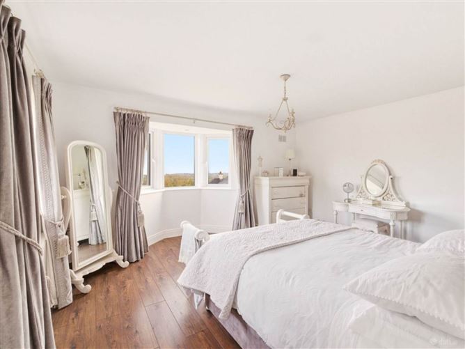 https://photos-a.propertyimages.ie/media/2/8/2/5010282/af34b5fa-9c19-4052-9aa8-eb177891e097_l.jpg