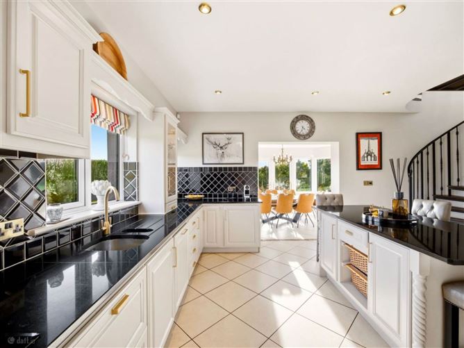 https://photos-a.propertyimages.ie/media/2/8/2/5010282/af34b5fa-9c19-4052-9aa8-eb177891e097_l.jpg