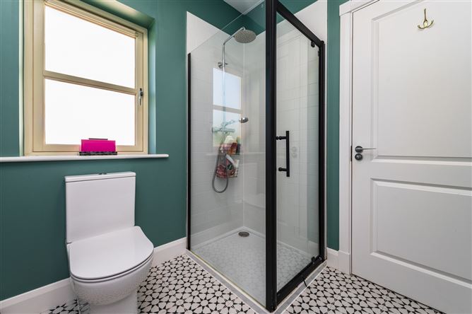 https://photos-a.propertyimages.ie/media/2/8/2/5015282/4760eb9c-3c04-4ff5-9b23-ea1c722f5cfa_l.jpg