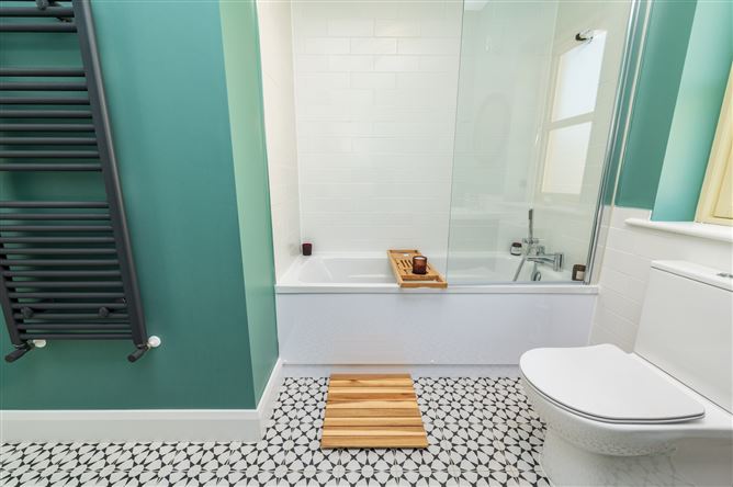 https://photos-a.propertyimages.ie/media/2/8/2/5015282/4760eb9c-3c04-4ff5-9b23-ea1c722f5cfa_l.jpg