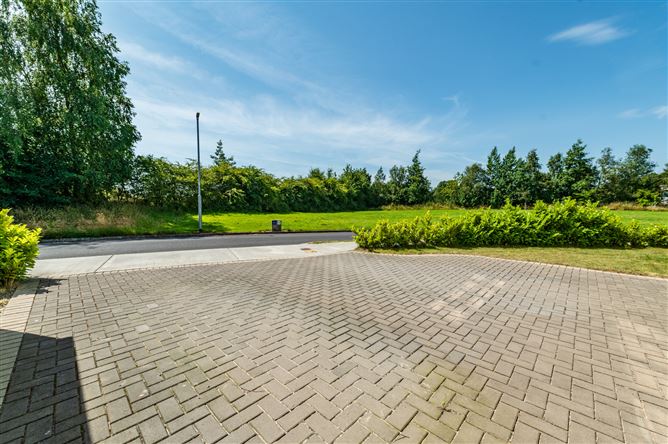 https://photos-a.propertyimages.ie/media/2/8/2/5015282/4760eb9c-3c04-4ff5-9b23-ea1c722f5cfa_l.jpg