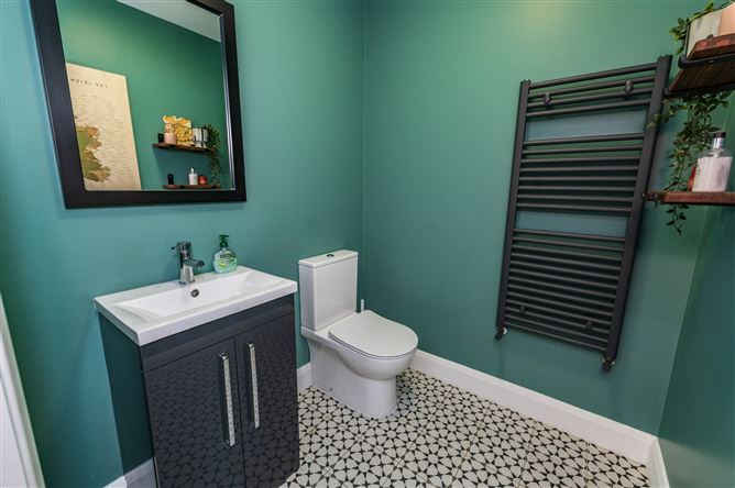 https://photos-a.propertyimages.ie/media/2/8/2/5015282/4760eb9c-3c04-4ff5-9b23-ea1c722f5cfa_l.jpg