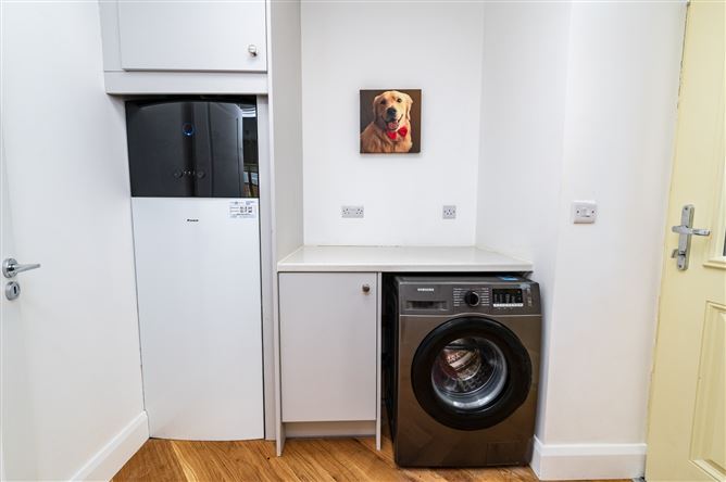 https://photos-a.propertyimages.ie/media/2/8/2/5015282/4760eb9c-3c04-4ff5-9b23-ea1c722f5cfa_l.jpg