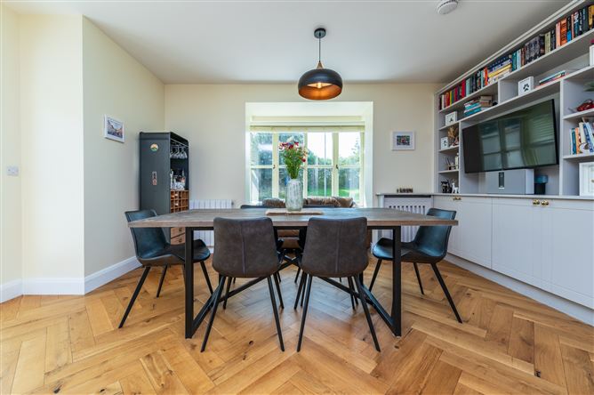 https://photos-a.propertyimages.ie/media/2/8/2/5015282/4760eb9c-3c04-4ff5-9b23-ea1c722f5cfa_l.jpg