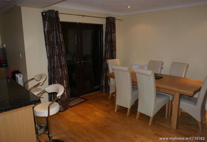 Photo 5 of 14 — 19 Mount Eagle View, Leopardstown, Dublin 18