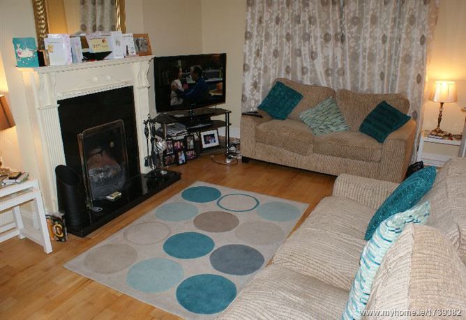 Photo 8 of 14 — 19 Mount Eagle View, Leopardstown, Dublin 18