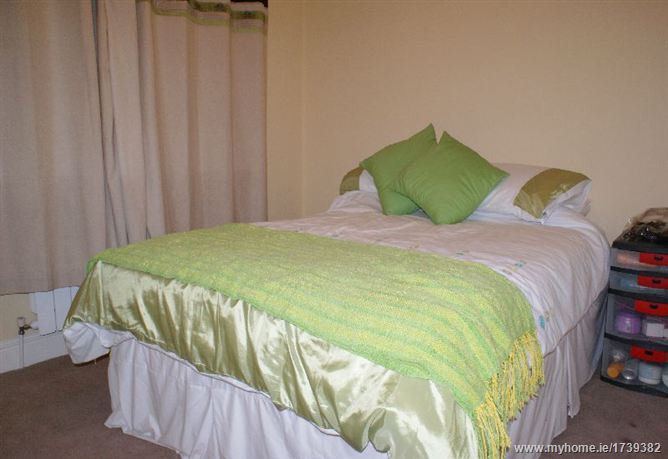 Photo 10 of 14 — 19 Mount Eagle View, Leopardstown, Dublin 18