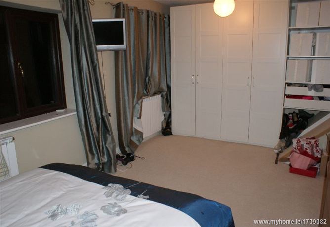 Photo 13 of 14 — 19 Mount Eagle View, Leopardstown, Dublin 18