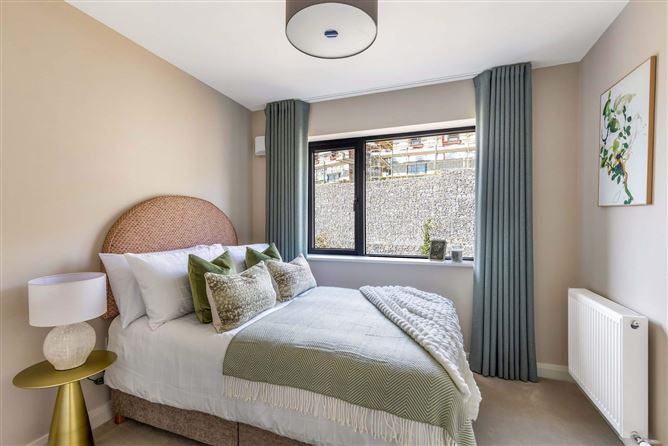 https://photos-a.propertyimages.ie/media/2/8/3/4948382/904cccaa-4869-474b-81f7-873586966cdc_l.jpg