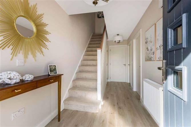 https://photos-a.propertyimages.ie/media/2/8/3/4948382/904cccaa-4869-474b-81f7-873586966cdc_l.jpg