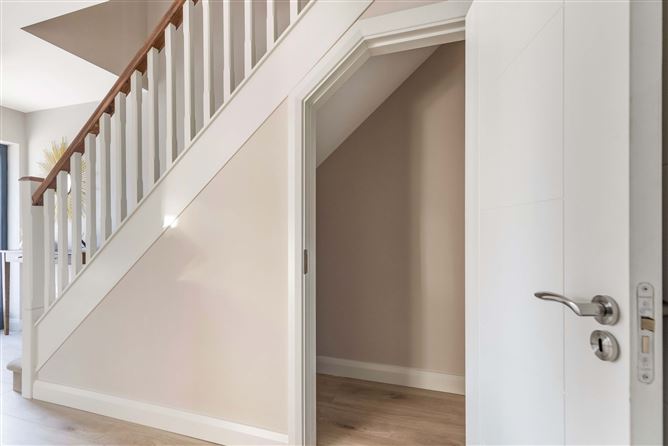 https://photos-a.propertyimages.ie/media/2/8/3/4948382/904cccaa-4869-474b-81f7-873586966cdc_l.jpg
