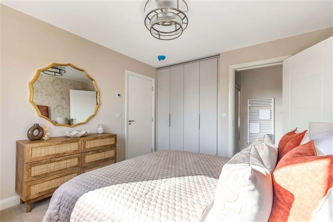 https://photos-a.propertyimages.ie/media/2/8/3/4948382/904cccaa-4869-474b-81f7-873586966cdc_l.jpg