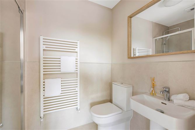 https://photos-a.propertyimages.ie/media/2/8/3/4948382/904cccaa-4869-474b-81f7-873586966cdc_l.jpg