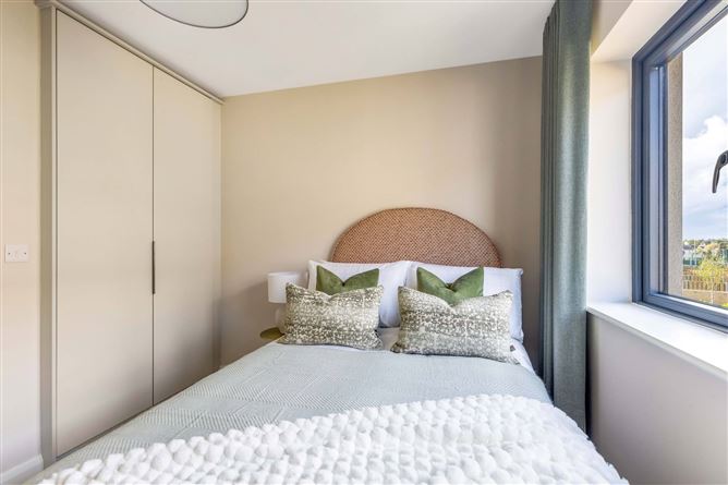 https://photos-a.propertyimages.ie/media/2/8/3/4948382/904cccaa-4869-474b-81f7-873586966cdc_l.jpg