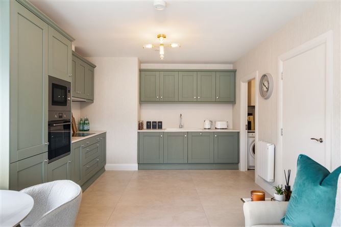 https://photos-a.propertyimages.ie/media/2/8/3/4955382/94cc0c38-4ae0-4109-be09-78e7e502427b_l.jpg