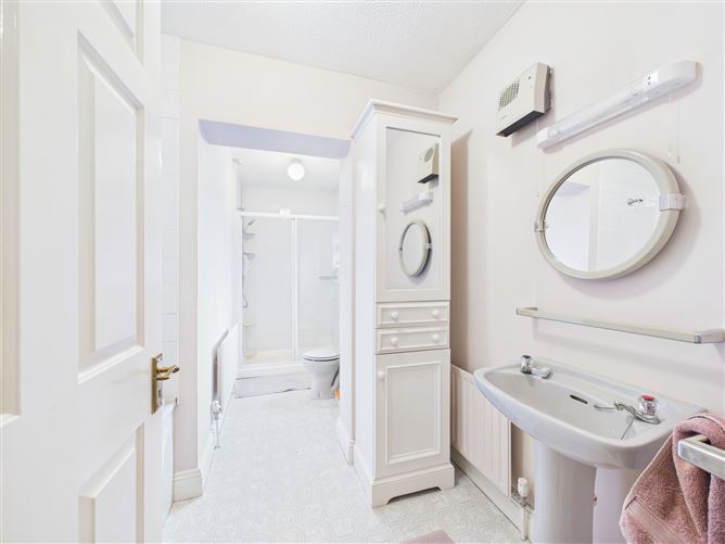 21 Brookville, Lahinch Road, Ennis, Co. Clare