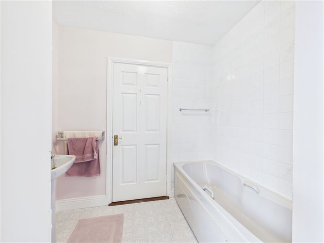 21 Brookville, Lahinch Road, Ennis, Co. Clare