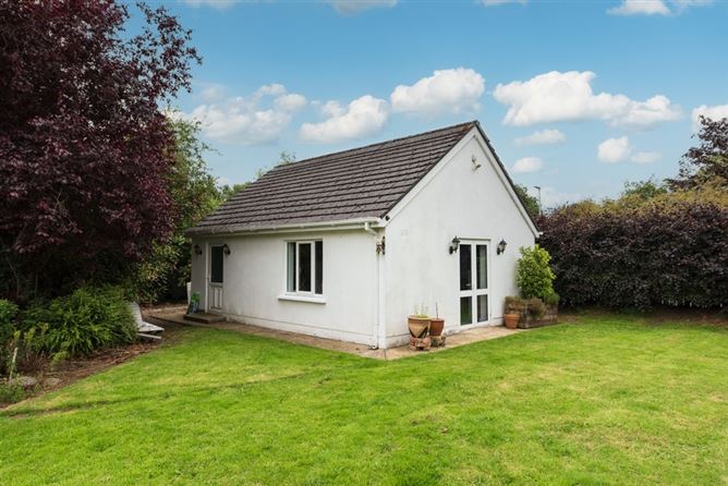 2 Calverstown Place, Calverstown, Kilcullen, Co. Kildare. 