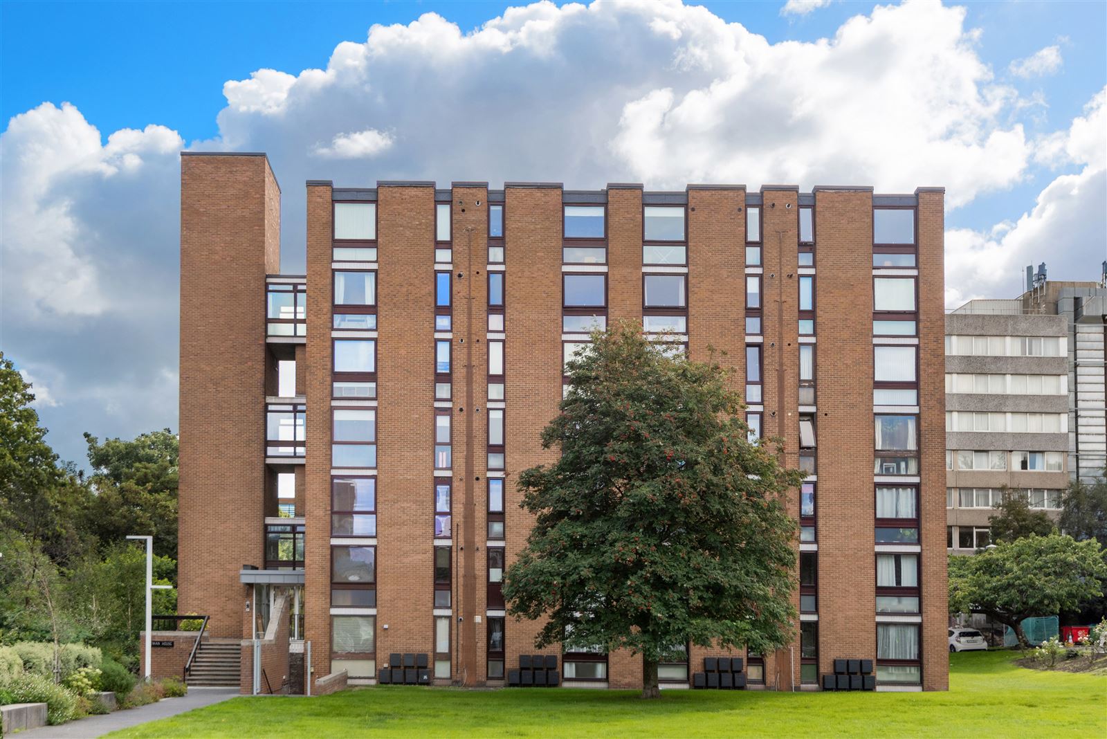 Photo 1 of 13 — 43 Rowan House, Mespil Estate, Sussex Road, Ballsbridge,   Dublin 4