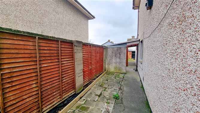 32 Raheen Park, Ballyfermot,   Dublin 10