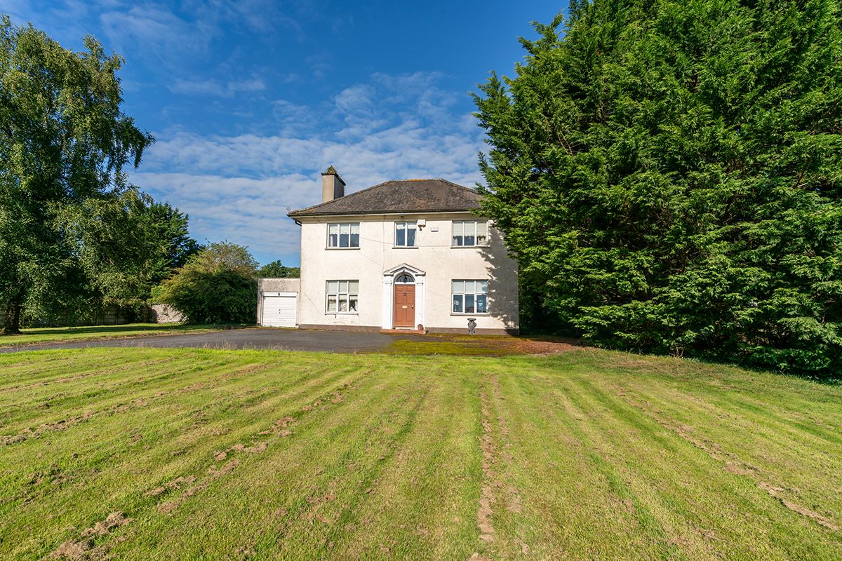Crosscool House On c. 1.1 Acres, Edmondstown, Blessington, Wicklow