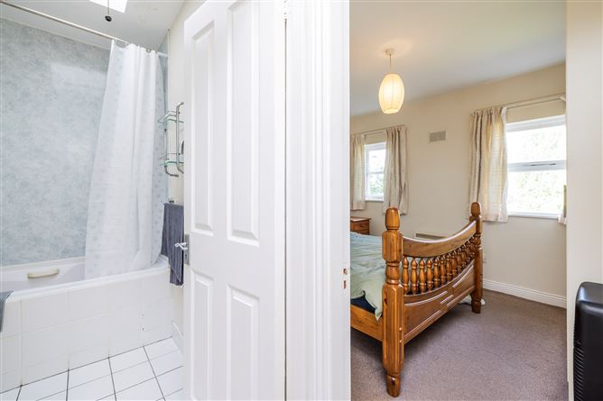 https://photos-a.propertyimages.ie/media/2/8/8/4923882/e0c93e09-1582-486a-ba64-72c7affb51c9_l.jpg