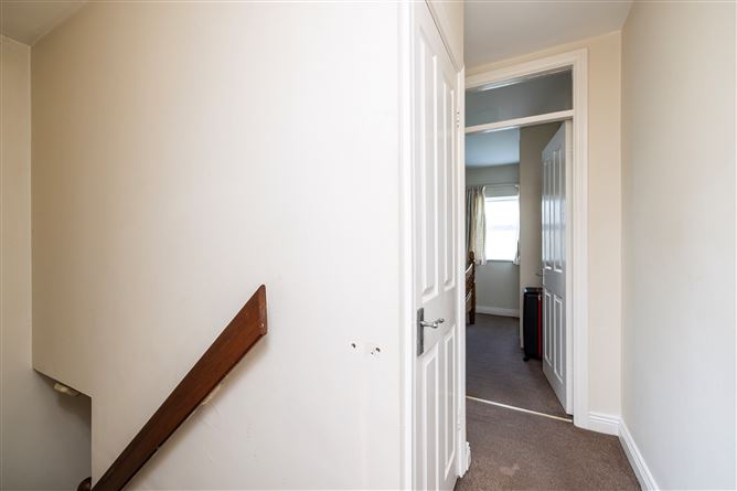 https://photos-a.propertyimages.ie/media/2/8/8/4923882/e0c93e09-1582-486a-ba64-72c7affb51c9_l.jpg