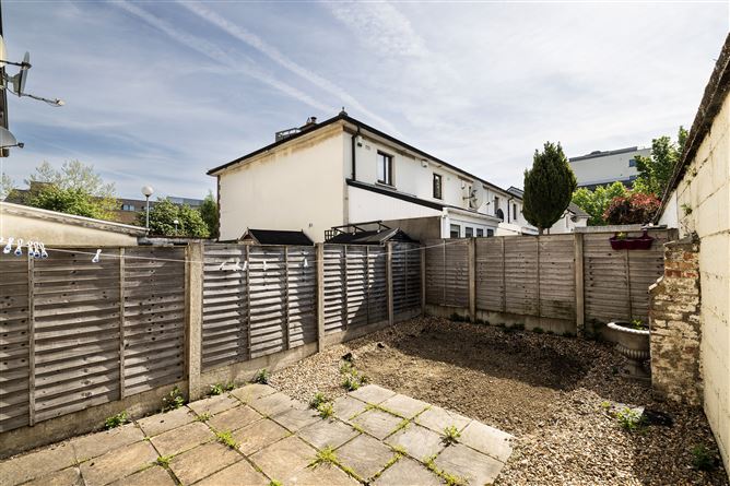https://photos-a.propertyimages.ie/media/2/8/8/4923882/e0c93e09-1582-486a-ba64-72c7affb51c9_l.jpg