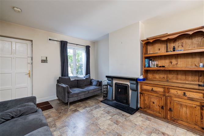 https://photos-a.propertyimages.ie/media/2/8/8/4923882/e0c93e09-1582-486a-ba64-72c7affb51c9_l.jpg