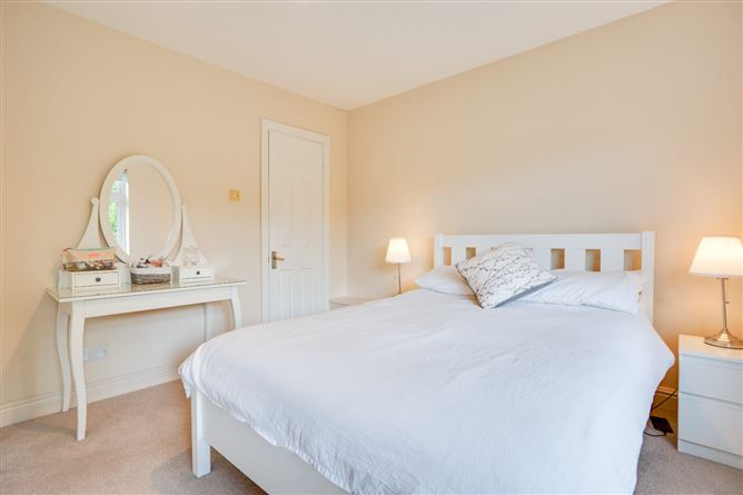 9 Hampton Park, St. Helens Wood, Booterstown, Co. Dublin