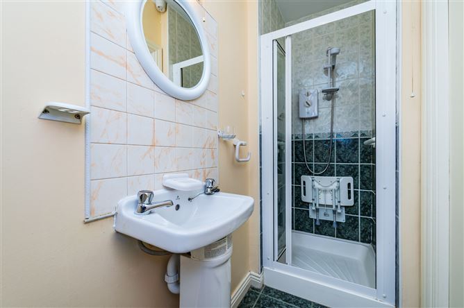 https://photos-a.propertyimages.ie/media/2/8/9/5010982/25ca0bed-ec84-41b2-9e11-9f51e2dadca3_l.jpg