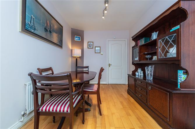 https://photos-a.propertyimages.ie/media/2/8/9/5010982/25ca0bed-ec84-41b2-9e11-9f51e2dadca3_l.jpg