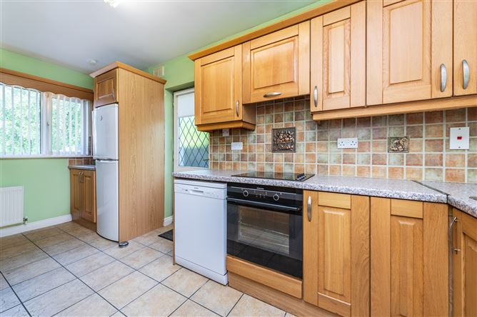 https://photos-a.propertyimages.ie/media/2/8/9/5010982/25ca0bed-ec84-41b2-9e11-9f51e2dadca3_l.jpg