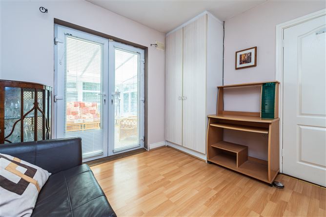 https://photos-a.propertyimages.ie/media/2/8/9/5010982/25ca0bed-ec84-41b2-9e11-9f51e2dadca3_l.jpg