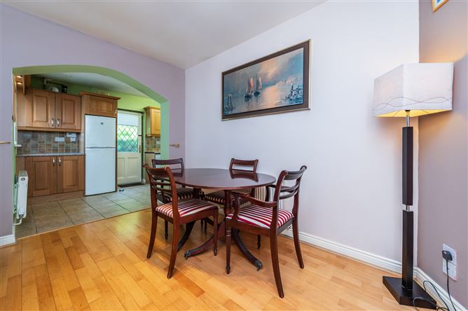 https://photos-a.propertyimages.ie/media/2/8/9/5010982/25ca0bed-ec84-41b2-9e11-9f51e2dadca3_l.jpg