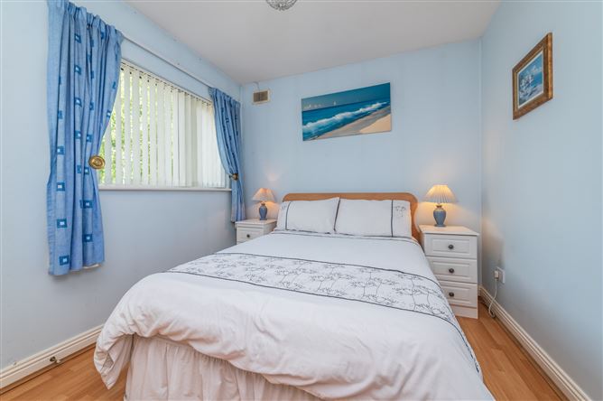 https://photos-a.propertyimages.ie/media/2/8/9/5010982/25ca0bed-ec84-41b2-9e11-9f51e2dadca3_l.jpg
